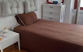 Gam Gam Isola Room Rent